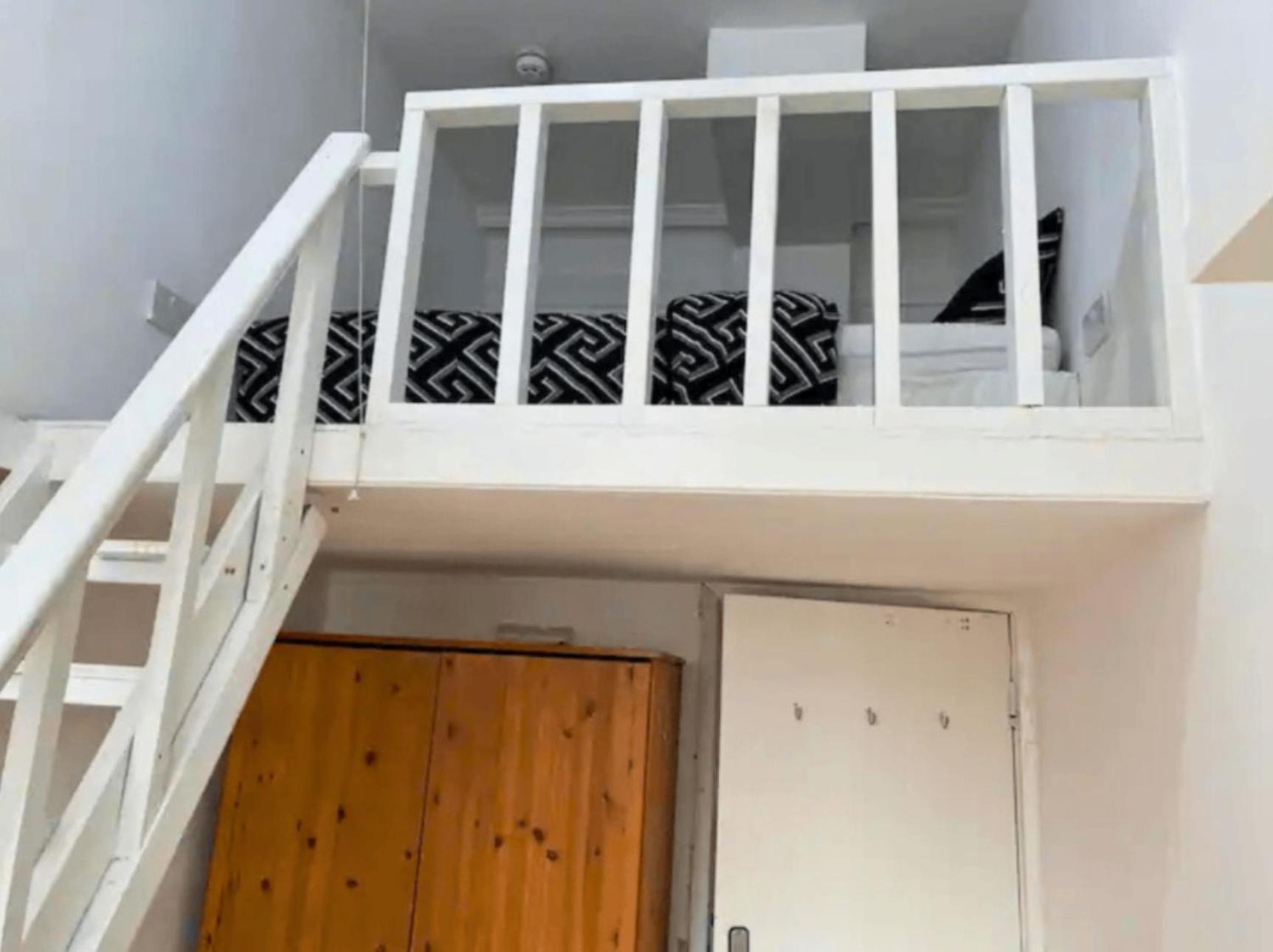 R3 Mezzanine Double Bed Balcony Appartement *