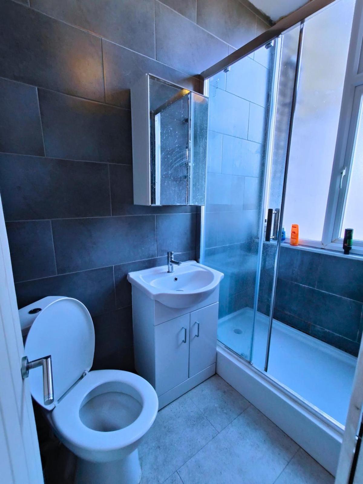 R3 Mezzanine Double Bed Balcony * Londres